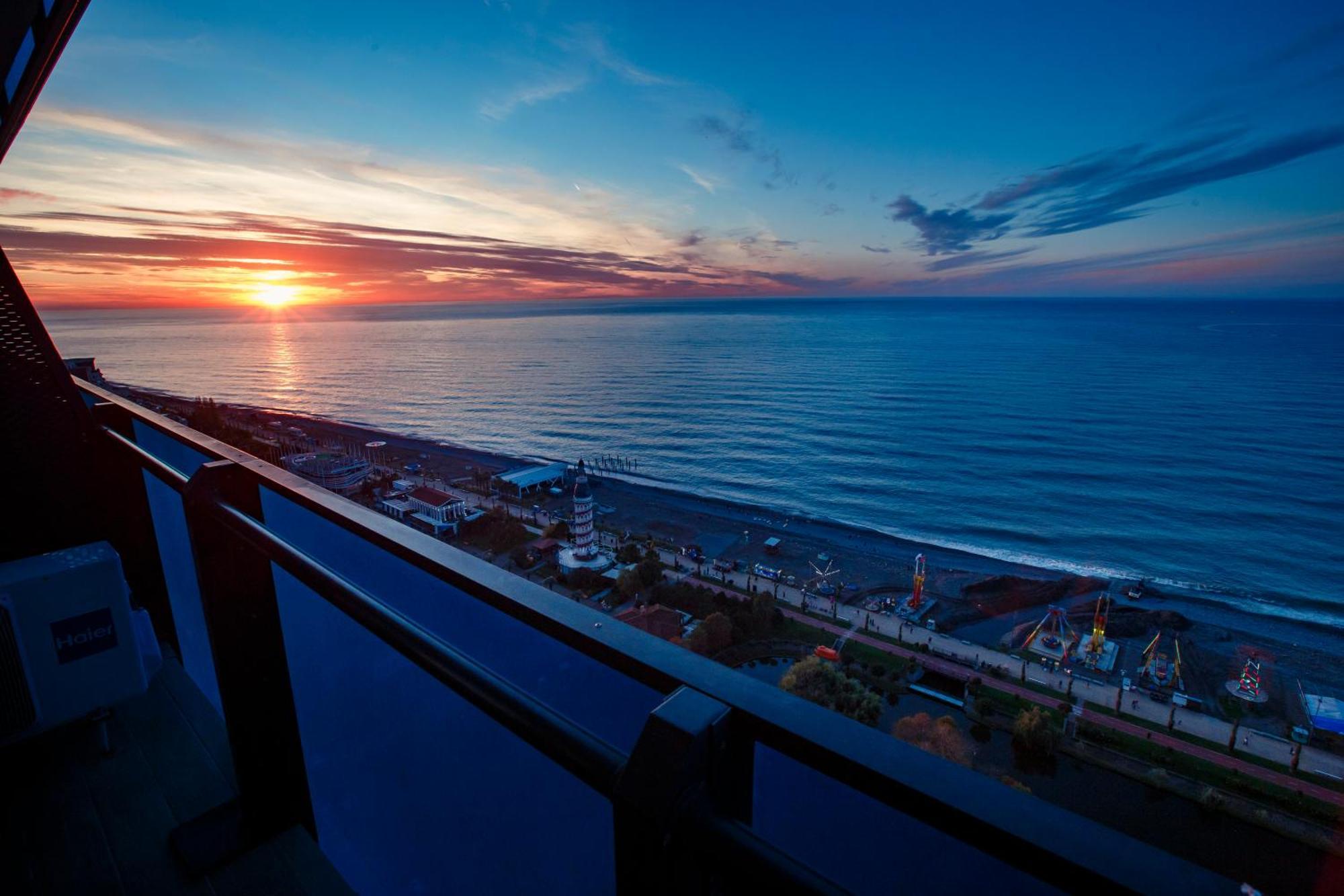 מלון באטומי P A N O R A M A A P R T H T E L Orbi With Sea View מראה חיצוני תמונה